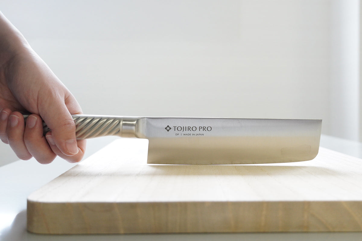 菜切包丁（なきり包丁）とは？ プロが教える特徴・使い方・三徳との違い【もっと千切りしたくなる野菜用包丁】